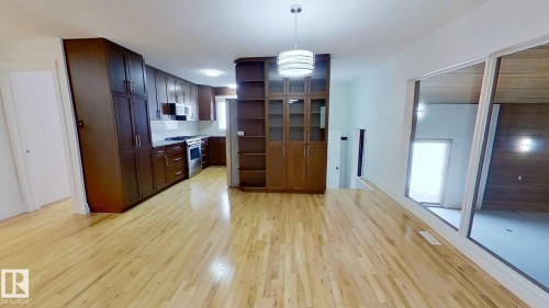 6426 37B Avenue, Edmonton, AB - Indoor