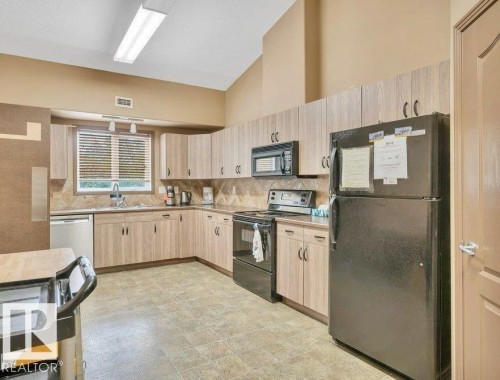 209 8912 156 Street, Edmonton, AB - Indoor Photo Showing Kitchen