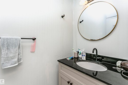 Bathroom with vanity - 407 8149 111 St S, Edmonton, AB - Indoor Photo Showing Bathroom