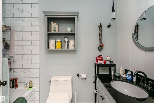 Bathroom with toilet and vanity - 407 8149 111 St S, Edmonton, AB - Indoor Photo Showing Bathroom