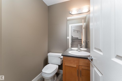 10904 72 Avenue, Edmonton, AB - Indoor Photo Showing Bathroom