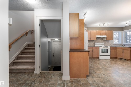 10904 72 Avenue, Edmonton, AB - Indoor Photo Showing Kitchen
