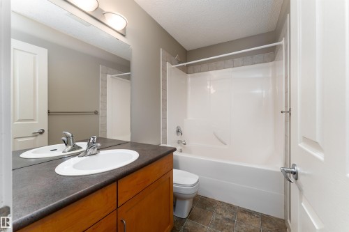 10904 72 Avenue, Edmonton, AB - Indoor Photo Showing Bathroom