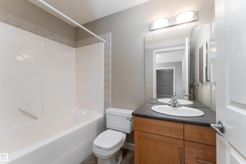 10904 72 Avenue, Edmonton, AB - Indoor Photo Showing Bathroom