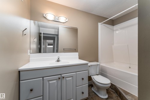 10904 72 Avenue, Edmonton, AB - Indoor Photo Showing Bathroom