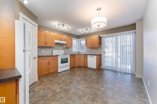 10904 72 Avenue, Edmonton, AB - Indoor Photo Showing Kitchen