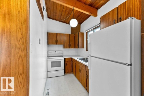 536 Lee Ridge Road, Edmonton, AB - Indoor Photo Showing Kitchen With Double Sink
