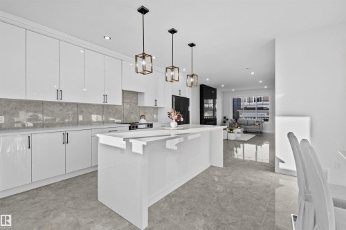 330 Roberts Wynd, Leduc, AB - Indoor Photo Showing Kitchen With Upgraded Kitchen