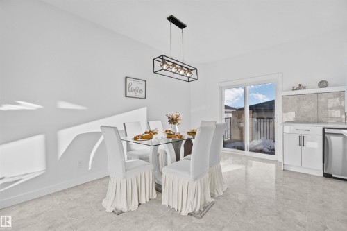 330 Roberts Wynd, Leduc, AB - Indoor Photo Showing Dining Room