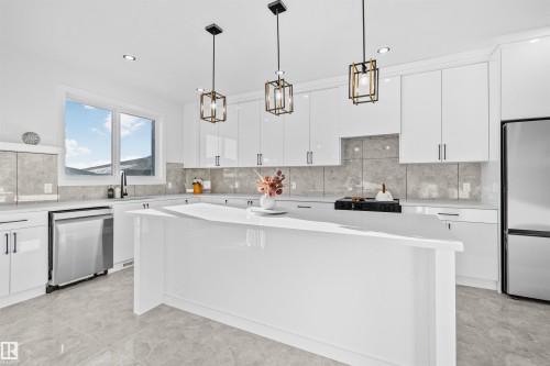 330 Roberts Wynd, Leduc, AB - Indoor Photo Showing Kitchen With Upgraded Kitchen