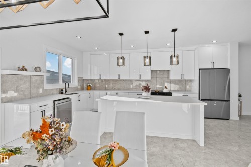 330 Roberts Wynd, Leduc, AB - Indoor Photo Showing Kitchen With Upgraded Kitchen