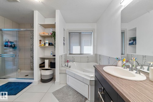 3695 Allan Drive, Edmonton, AB - Indoor Photo Showing Bathroom