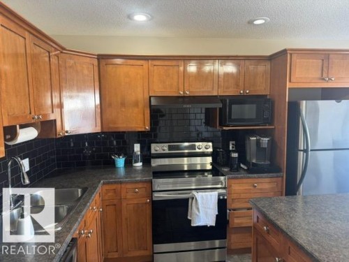 106 Brintnell Boulevard Nw, Edmonton, AB - Indoor Photo Showing Kitchen