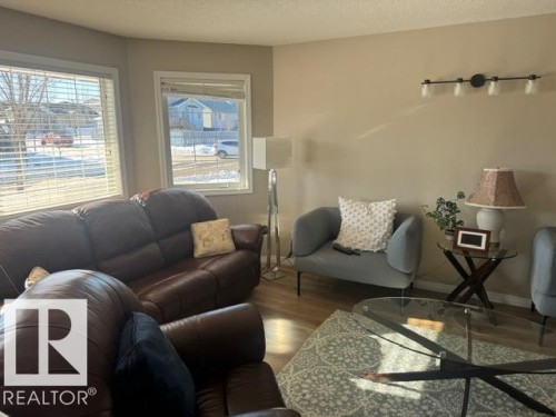 106 Brintnell Boulevard Nw, Edmonton, AB - Indoor Photo Showing Living Room