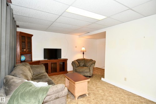 5012 54 Avenue, Leduc, AB - Indoor Photo Showing Living Room