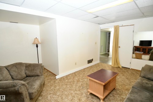 5012 54 Avenue, Leduc, AB - Indoor Photo Showing Living Room