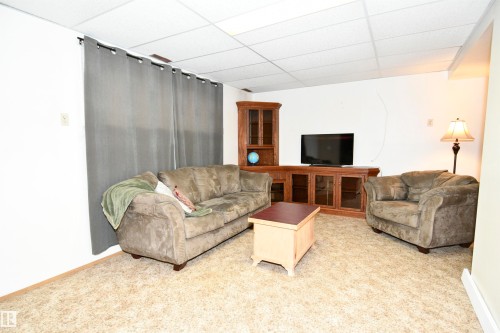 5012 54 Avenue, Leduc, AB - Indoor Photo Showing Other Room
