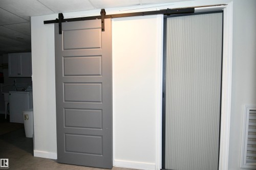 5012 54 Avenue, Leduc, AB - Indoor