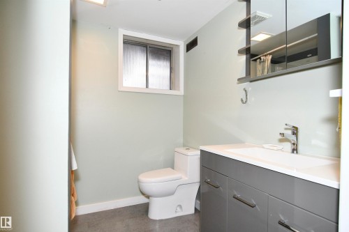 5012 54 Avenue, Leduc, AB - Indoor Photo Showing Bathroom