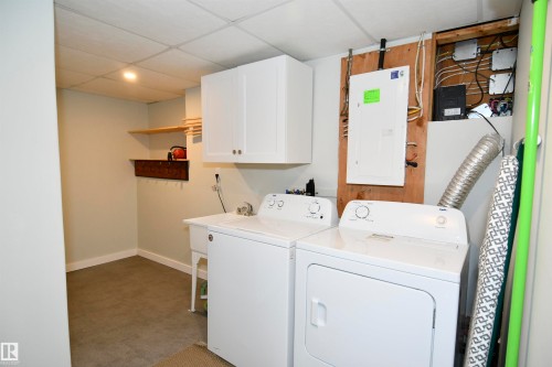 5012 54 Avenue, Leduc, AB - Indoor Photo Showing Laundry Room