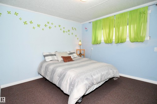 5012 54 Avenue, Leduc, AB - Indoor Photo Showing Bedroom