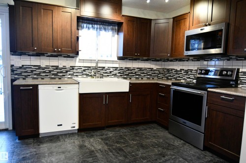 5012 54 Avenue, Leduc, AB - Indoor Photo Showing Kitchen