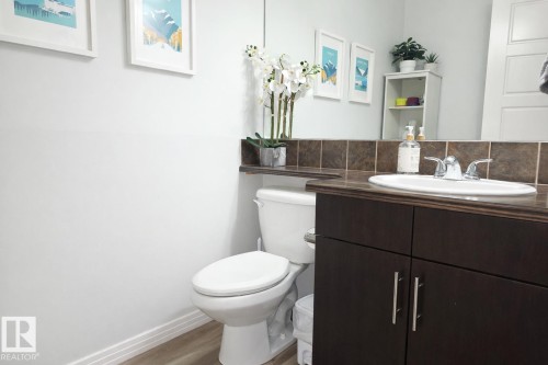 2151 28 Street, Edmonton, AB - Indoor Photo Showing Bathroom
