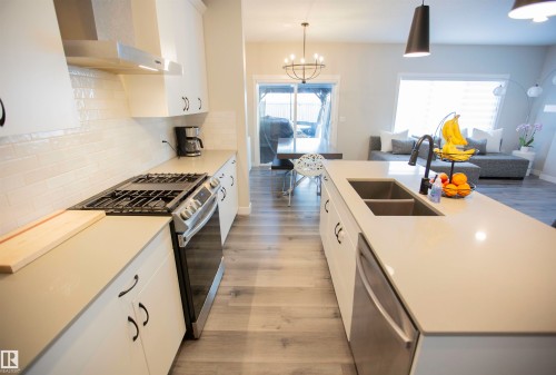 15 Springbrook Wynd, Spruce Grove, AB - Indoor Photo Showing Kitchen With Double Sink With Upgraded Kitchen