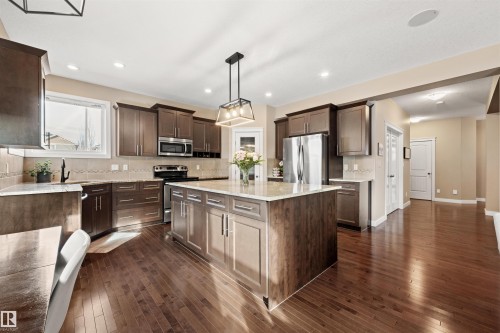 1477 Wates Link Link, Edmonton, AB - Indoor Photo Showing Kitchen With Upgraded Kitchen