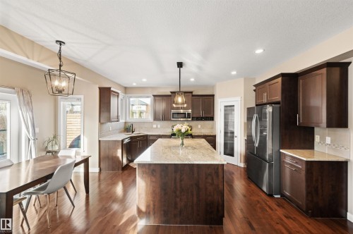 1477 Wates Link Link, Edmonton, AB - Indoor Photo Showing Kitchen With Upgraded Kitchen