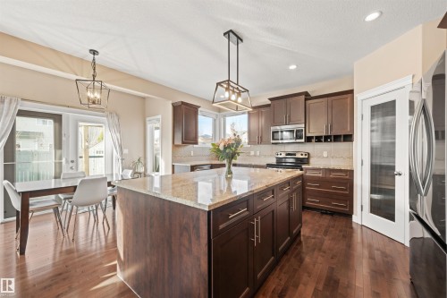 1477 Wates Link Link, Edmonton, AB - Indoor Photo Showing Kitchen With Upgraded Kitchen