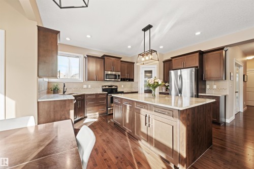 1477 Wates Link Link, Edmonton, AB - Indoor Photo Showing Kitchen With Upgraded Kitchen