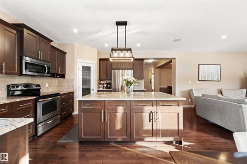 1477 Wates Link Link, Edmonton, AB - Indoor Photo Showing Kitchen With Upgraded Kitchen