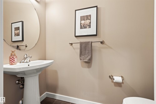 1477 Wates Link Link, Edmonton, AB - Indoor Photo Showing Bathroom