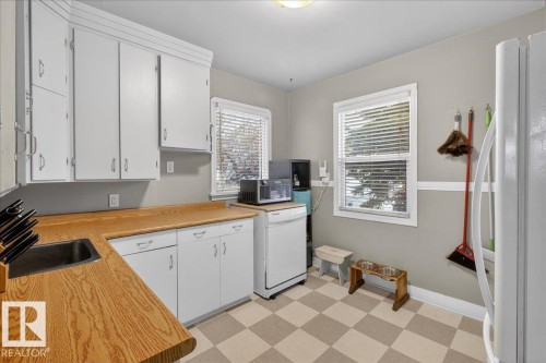 11234 68 Street, Edmonton, AB - Indoor Photo Showing Kitchen