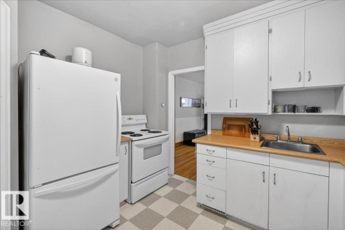 11234 68 Street, Edmonton, AB - Indoor Photo Showing Kitchen