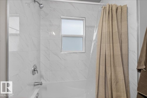 11234 68 Street, Edmonton, AB - Indoor Photo Showing Bathroom