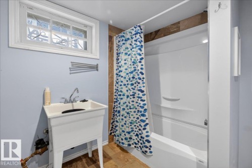 11234 68 Street, Edmonton, AB - Indoor Photo Showing Bathroom