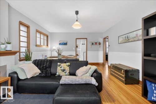 11234 68 Street, Edmonton, AB - Indoor Photo Showing Living Room