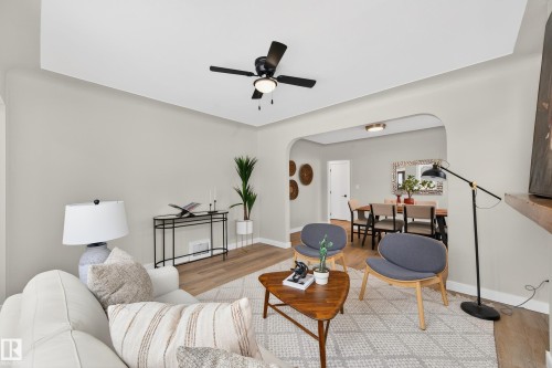 11330 67 Street, Edmonton, AB - Indoor Photo Showing Living Room