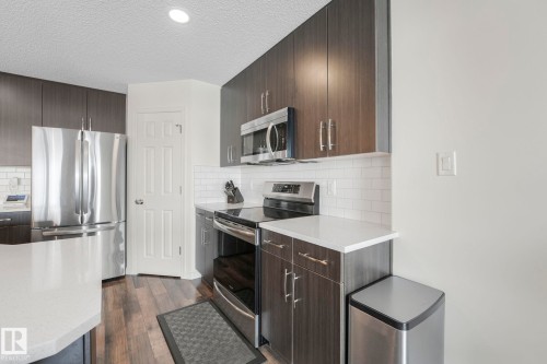 5507 Crabapple Loop, Edmonton, AB - Indoor Photo Showing Kitchen With Upgraded Kitchen