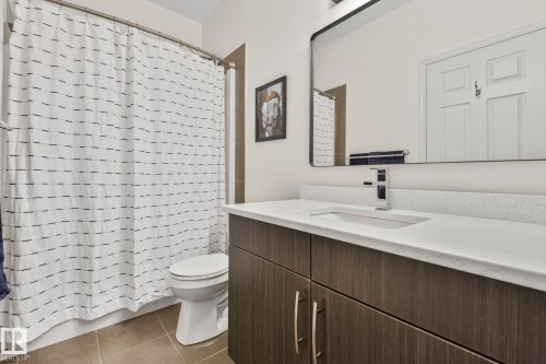 5507 Crabapple Loop, Edmonton, AB - Indoor Photo Showing Bathroom