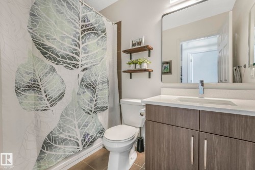5507 Crabapple Loop, Edmonton, AB - Indoor Photo Showing Bathroom