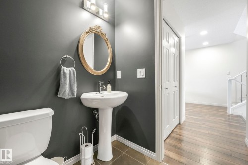 5507 Crabapple Loop, Edmonton, AB - Indoor Photo Showing Bathroom