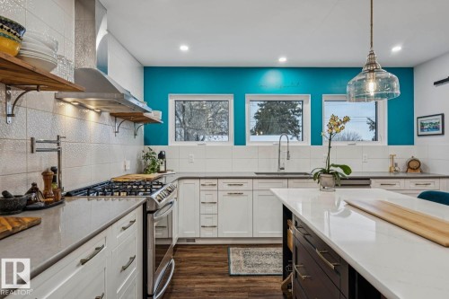 9602 83 Avenue, Edmonton, AB - Indoor Photo Showing Kitchen With Upgraded Kitchen