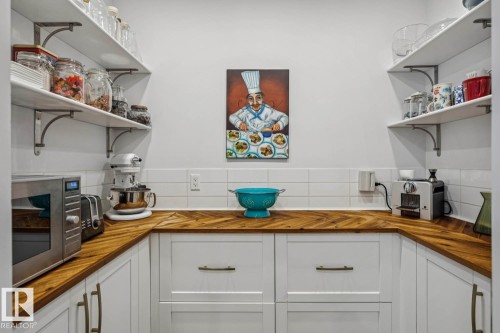 9602 83 Avenue, Edmonton, AB - Indoor