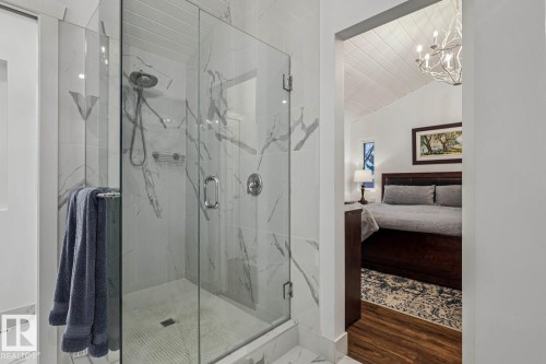 9602 83 Avenue, Edmonton, AB - Indoor Photo Showing Bathroom