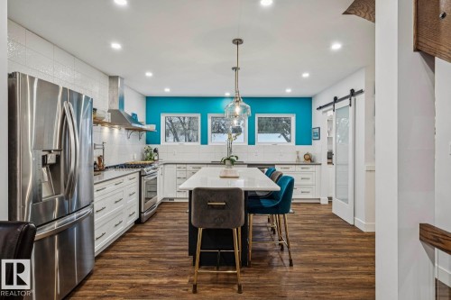 9602 83 Avenue, Edmonton, AB - Indoor Photo Showing Kitchen With Upgraded Kitchen