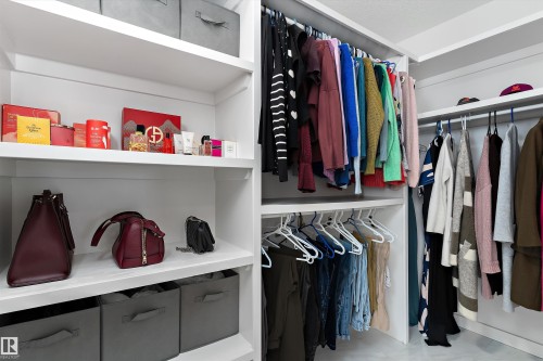 View of walk in closet - 1242 Starling Drive, Edmonton, AB - Indoor With Storage