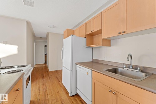 13 11008 124 St, Edmonton, AB - Indoor Photo Showing Kitchen